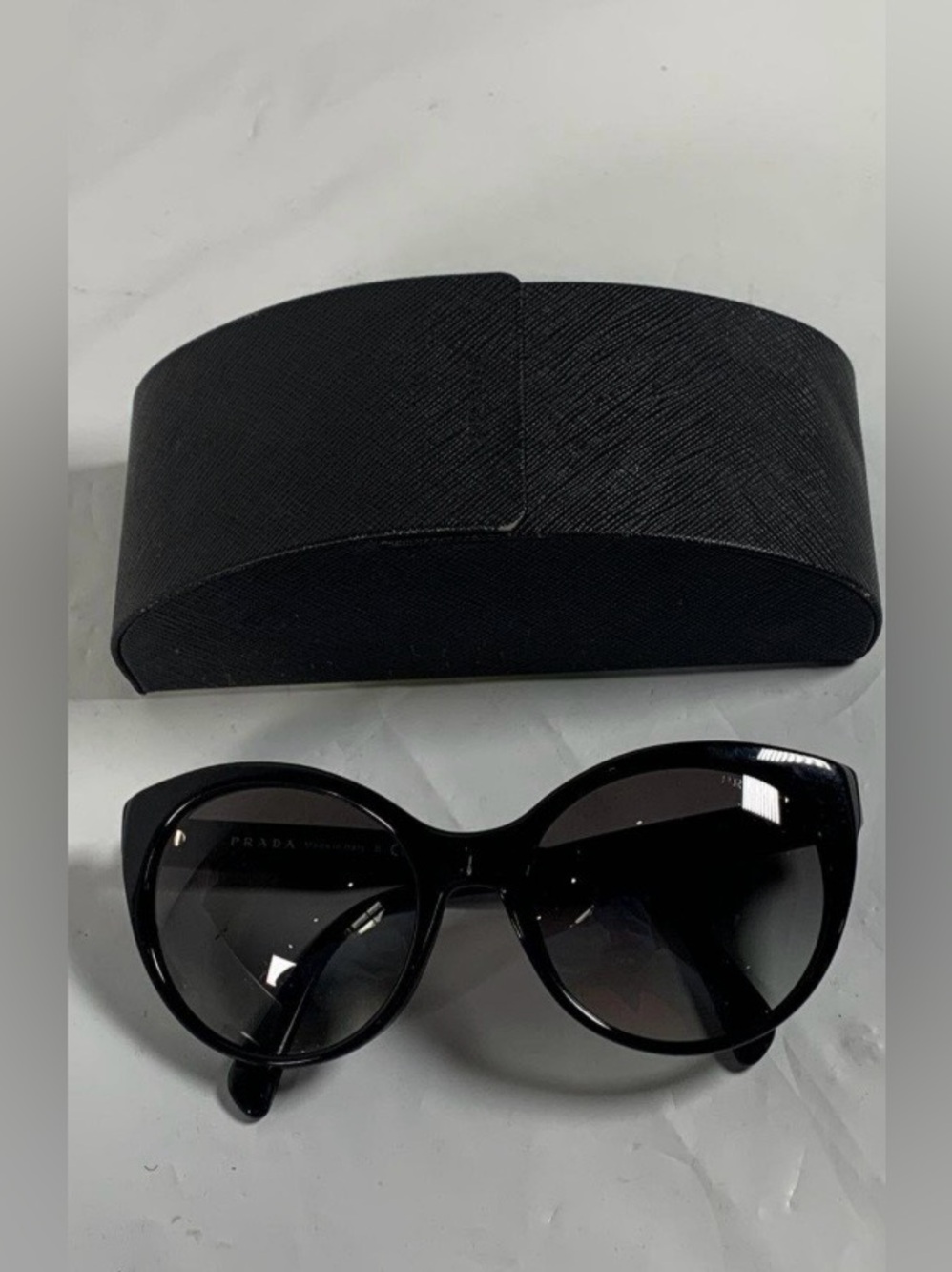 Prada Women’s Black Oversized Cat-Eye Sunglasses EUC summer style